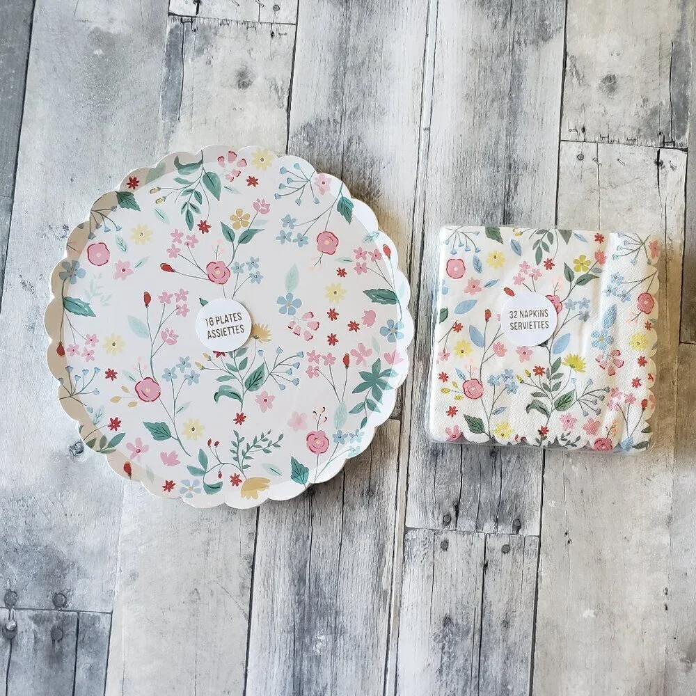 NWT - Meri Meri Floral Scalloped Plates (16) and Matching Napkins (32)